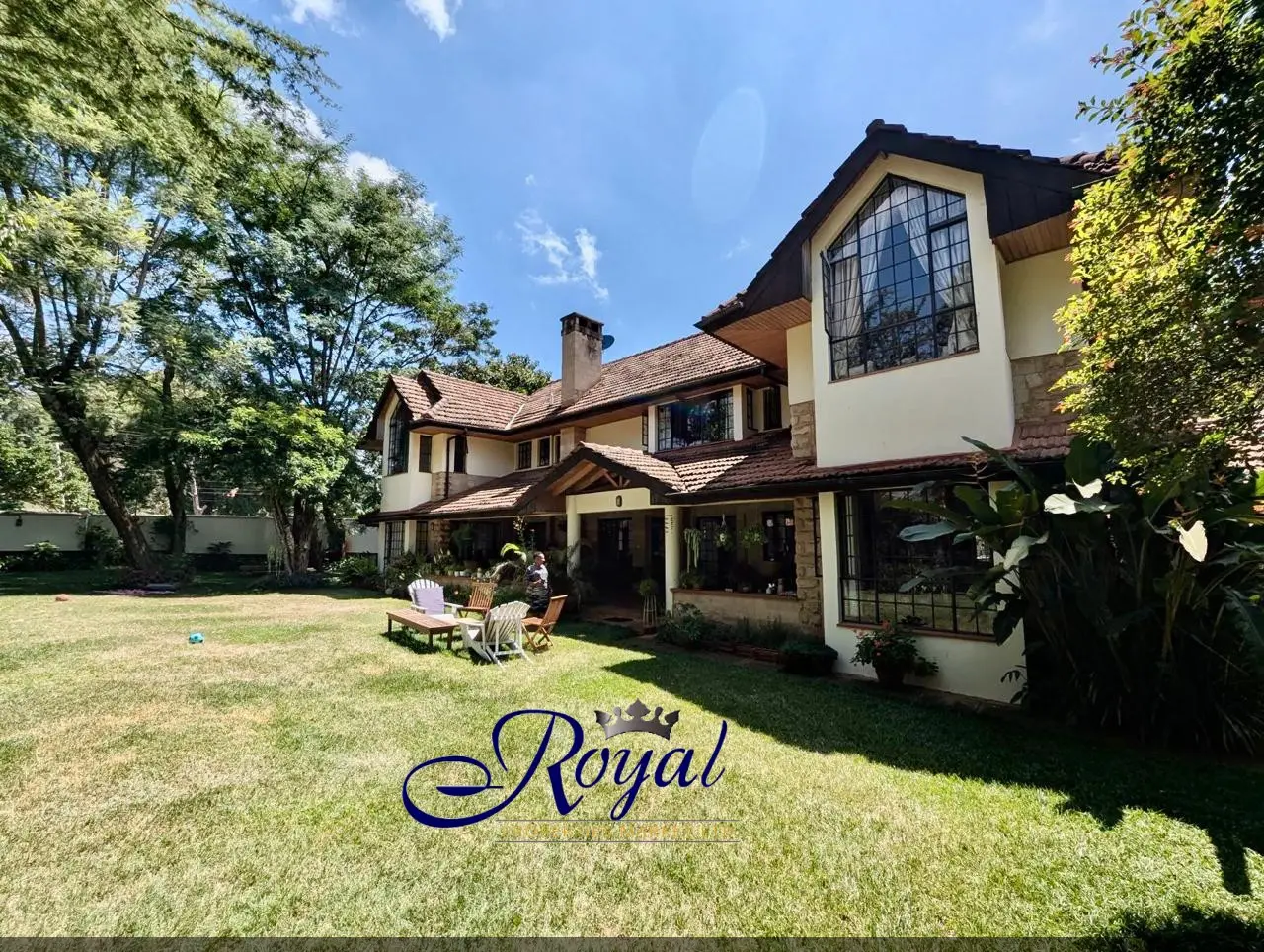 Spring Valley- Elegant 4-Bedroom Villa for Sale